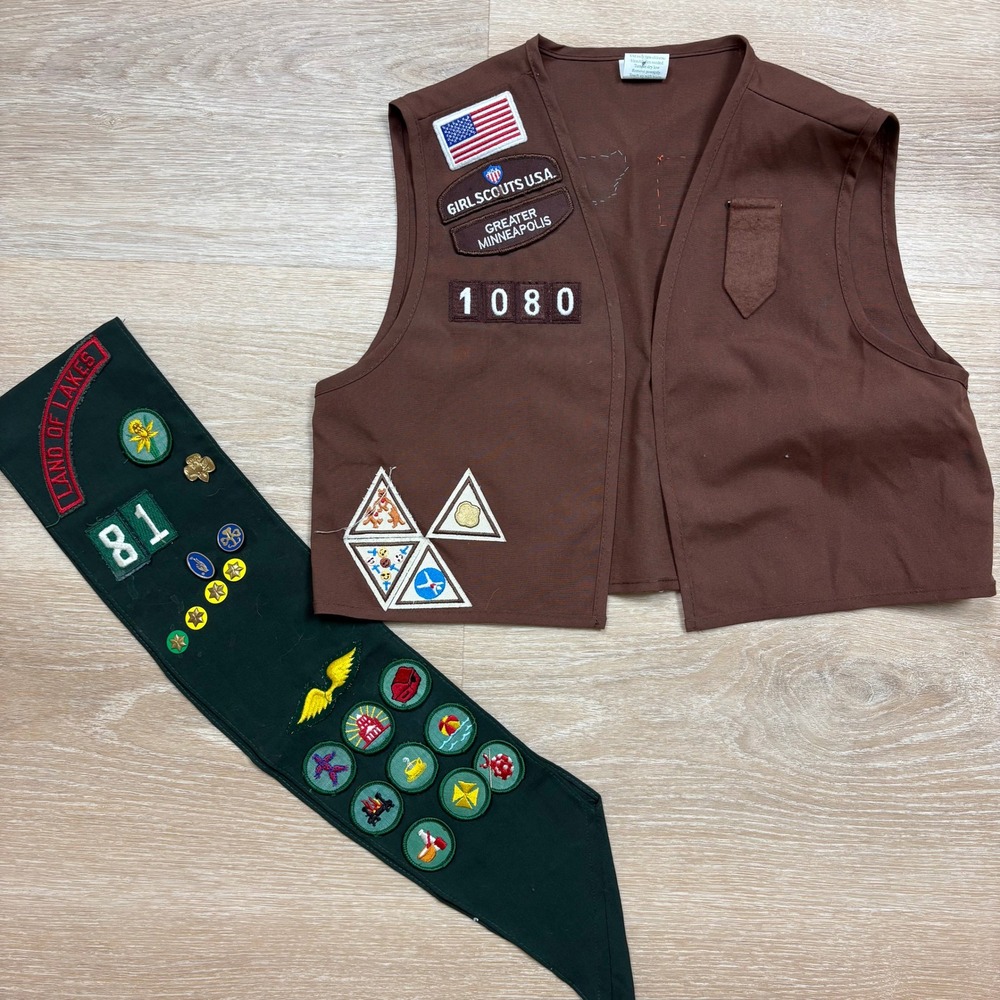 Girl‎ Scout Vest, Sash, Patches, Badges Lot